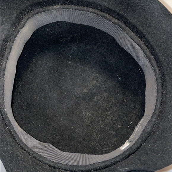 Iconic Vintage Chanel Black Felt Cloche Hat - Picture 13 of 17